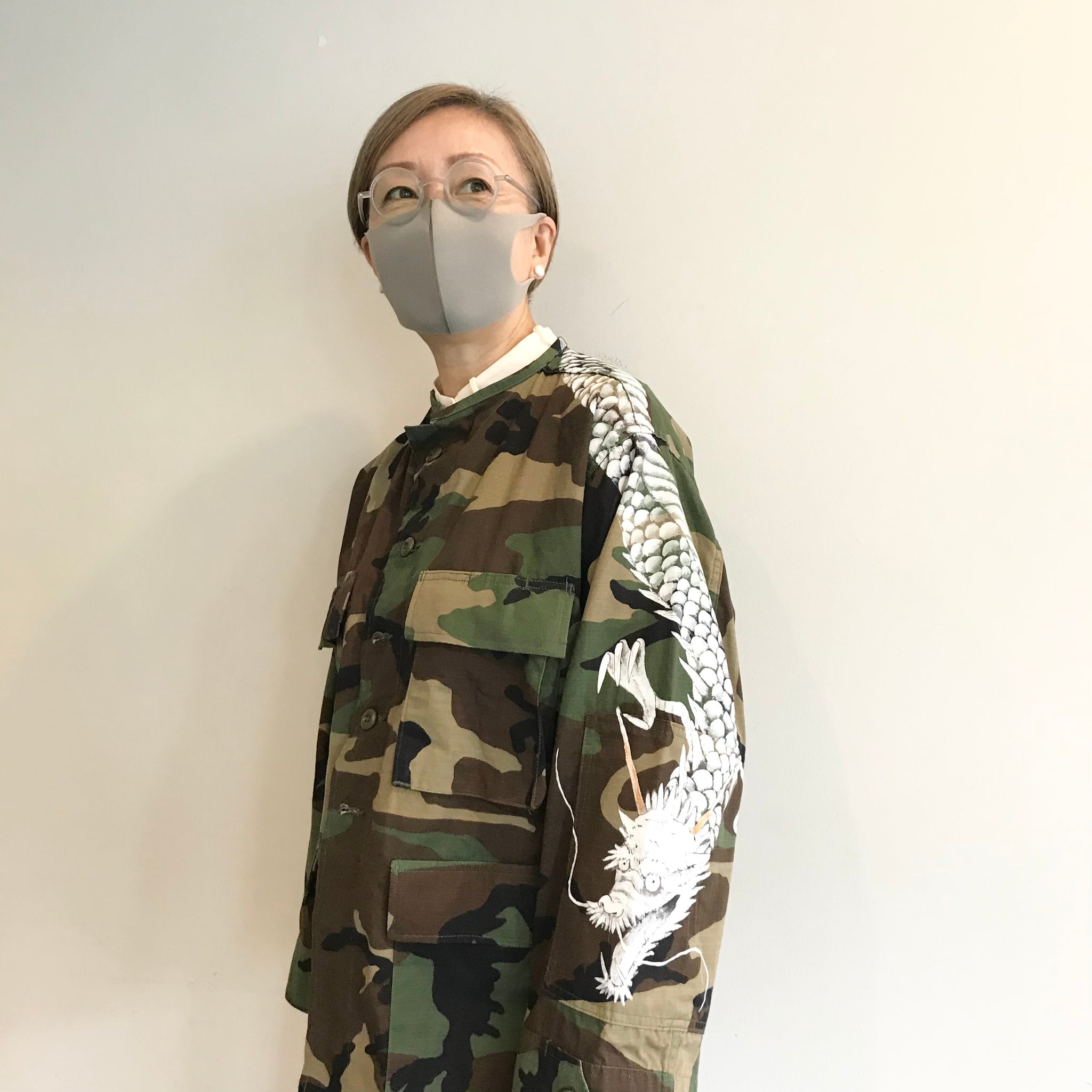 迷彩柄ジャケットに白龍 – Painted by AKKA