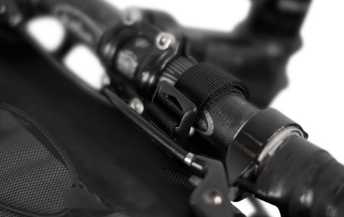 エクスペディション・ハンドルバーパック（9L）｜APIDURA｜Alternative