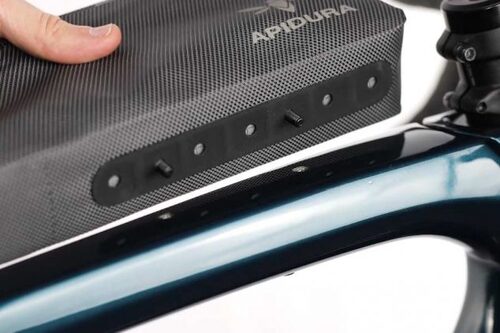 エクスペディション トップチューブバッグボルトオン（1L）｜APIDURA