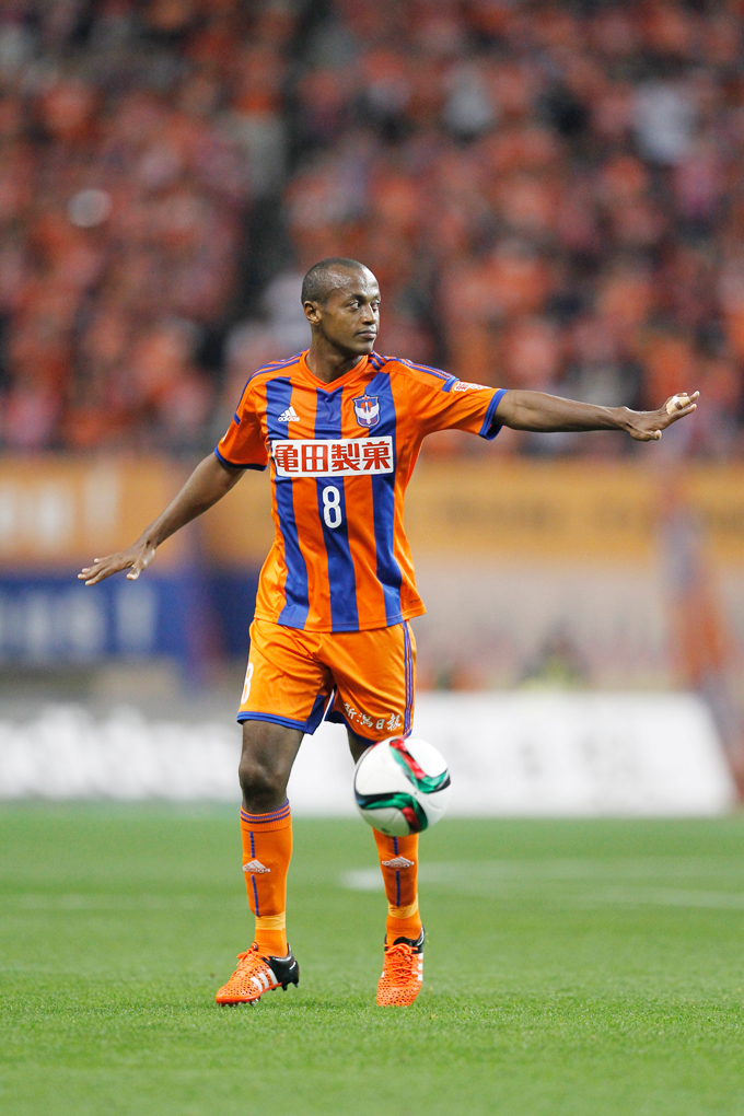 レオ・シルバ選手が2015Jリーグ優秀選手賞を受賞！ - アルビレックス