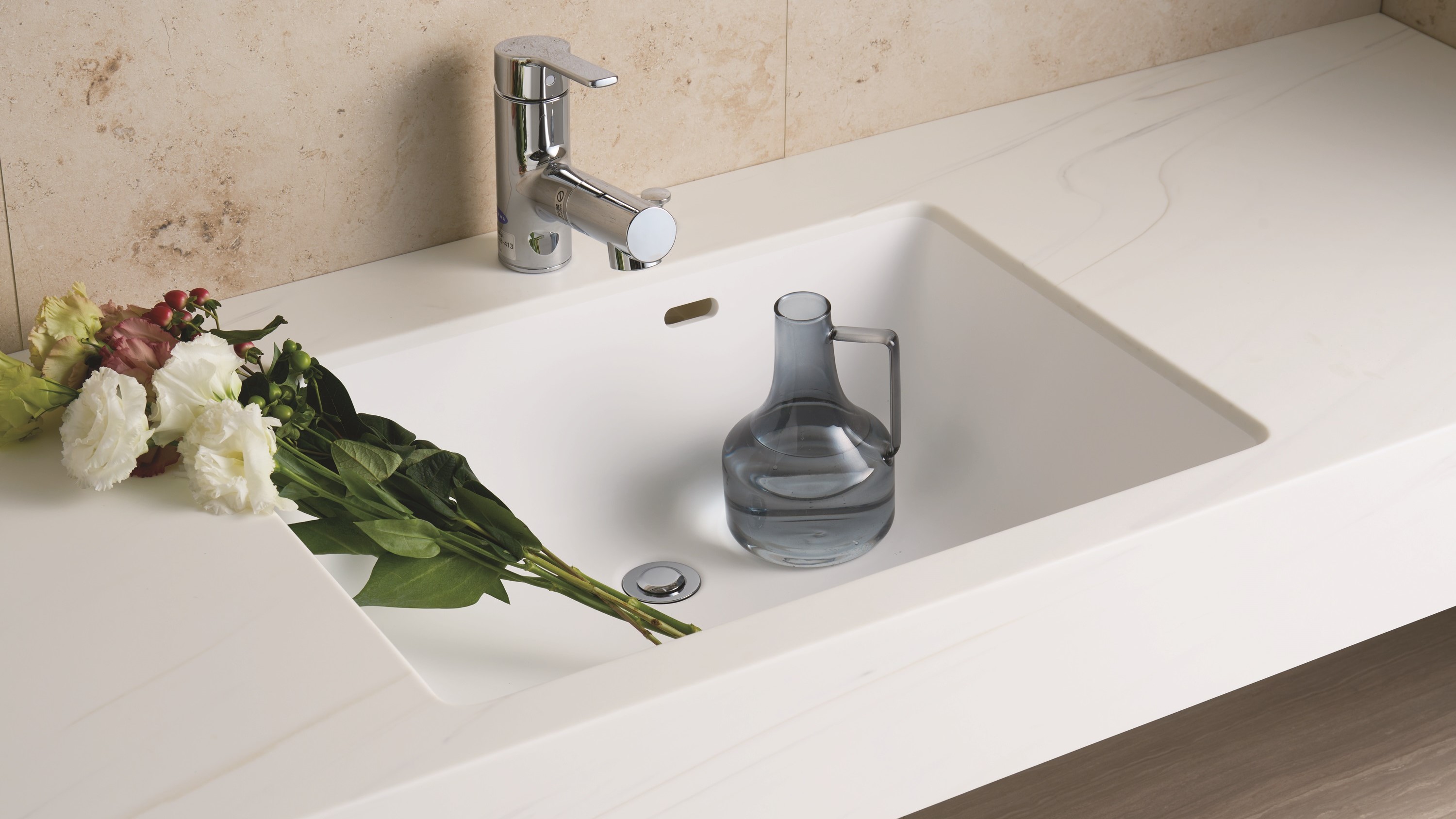 造作風洗面化粧台｢スマートサニタリー｣に新アイテムを追加 | アイカ