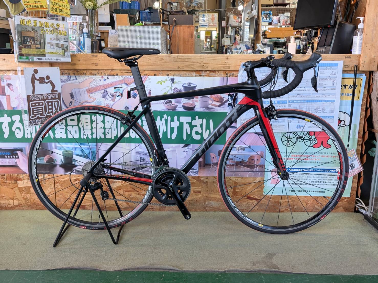 GIANT ジャイアント TCR SLR2 2016年モデル ロードバイクを店頭にて