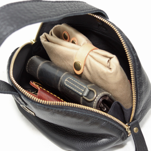 Ain Soph セカンドレーベル】ブラックシリーズ 撥水レザーまんまる