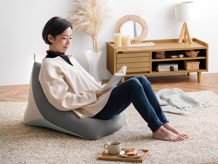 三角ビーズクッション 座れる軽量ミニサイズ おしゃれ tetrad | 家具