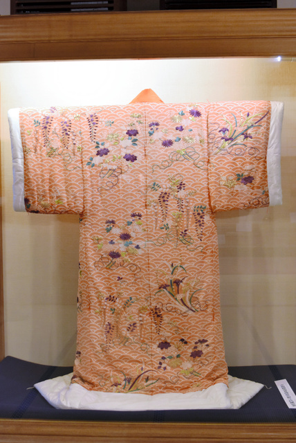 加賀前田家の奥方ゆかり豪華な夜着 金沢・成巽閣 [石川県]：朝日新聞