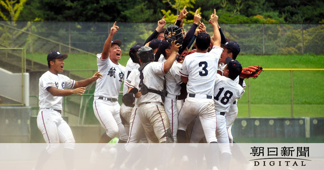 山梨の日本航空、13年ぶり甲子園へ 試合ができて感謝 - 高校野球 [山梨