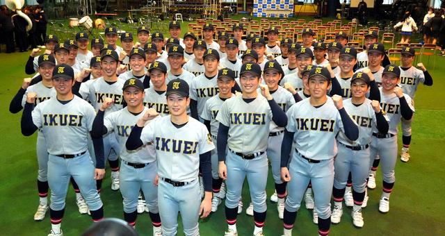 仙台育英、初戦はユニホームそっくりの慶応 監督「理事長の母校