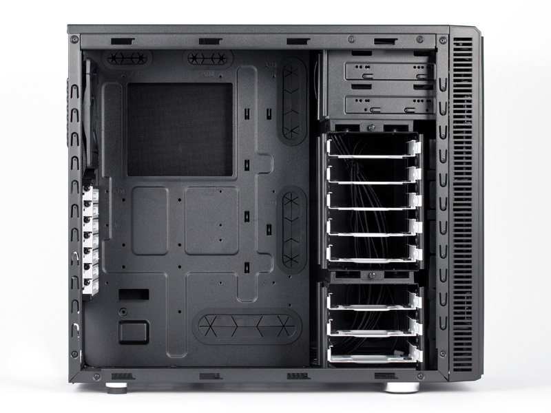 静音と冷却を両立したスタイリッシュなミドルタワー「Define R4