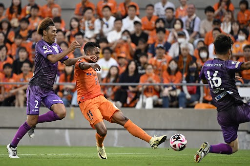 フォト】清水エスパルスの北川航也、ダービーで決勝点挙げゆりかご