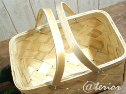 北欧のかごパイン材持ち手が動くバスケット【北欧雑貨のアットテリア】