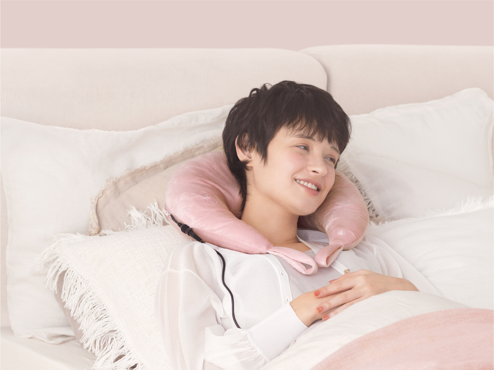 人気の三日月型マッサージャーがさらに小さくかるく心地よく 「ホット