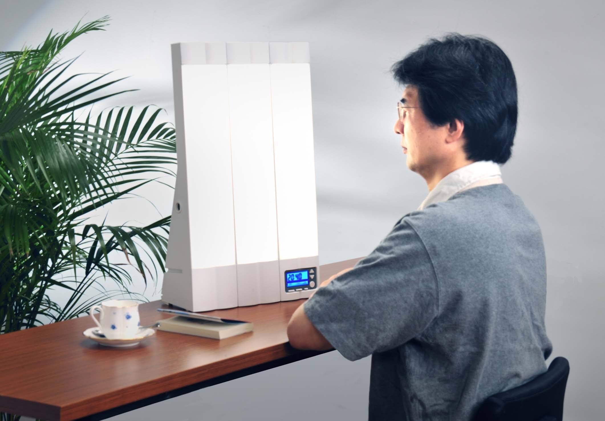 冬季うつ病」には高照度光療法で早期に対応を！ 自然療法器具