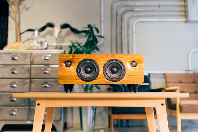 家具職人が作る本物の木を使ったスピーカー 国内発売に先駆けクラウド