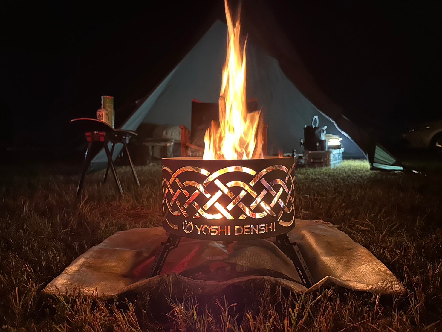 幻想的な模様が浮かび上がる『グランピングストーブmini』が トレ