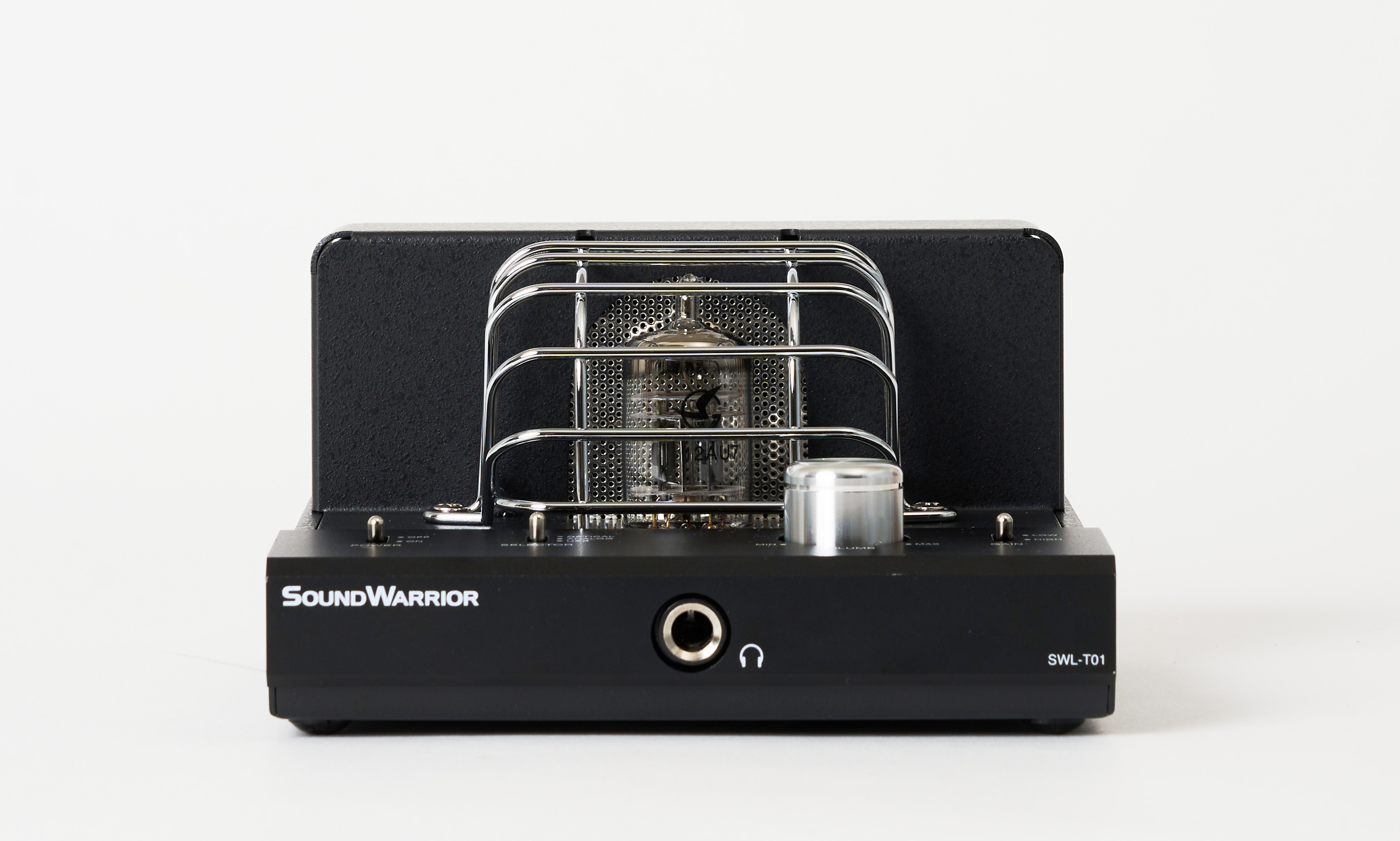 上質な音響空間を手軽に。 創業100年メーカーが創る日本製小型