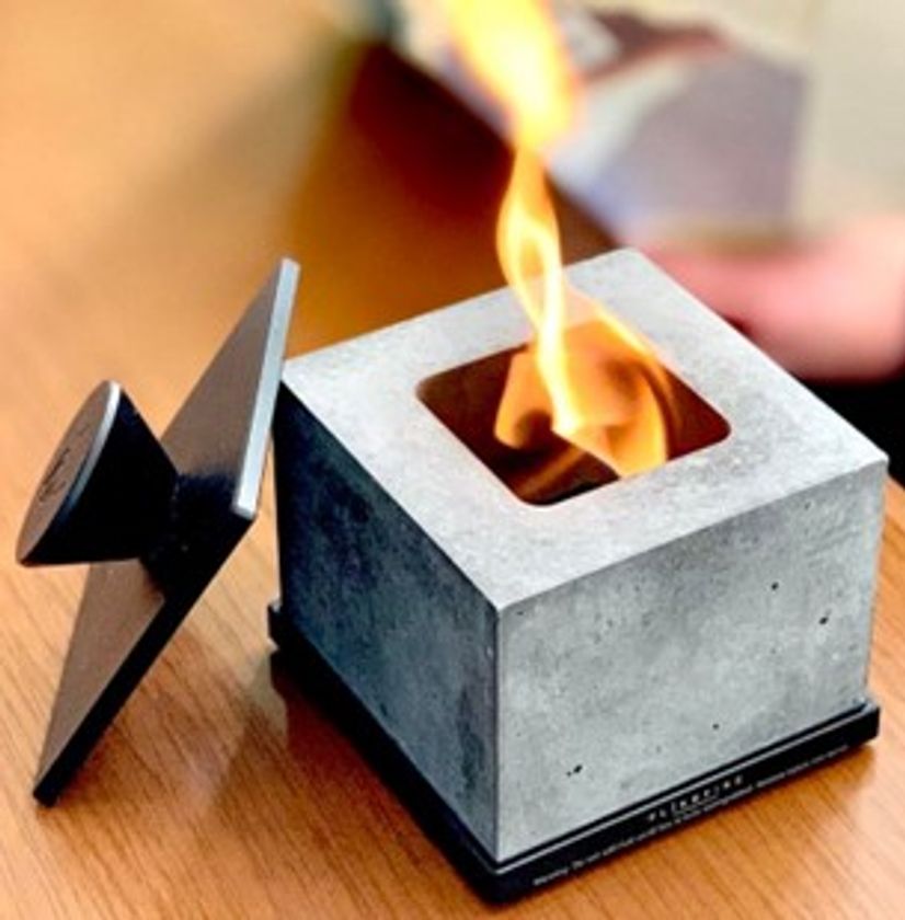 室内で使えるコンパクト焚火台「フリッカーファイヤー」の 角型・フタ