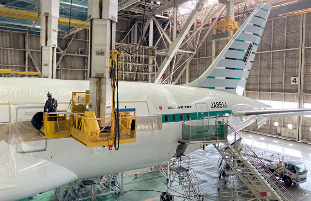 ZIPAIR、787にサメ肌リブレット JALが成田で初施工