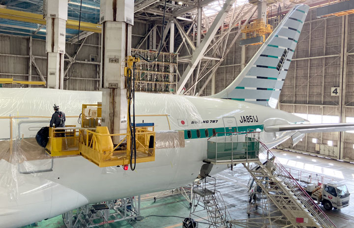 ZIPAIR、787にサメ肌リブレット JALが成田で初施工