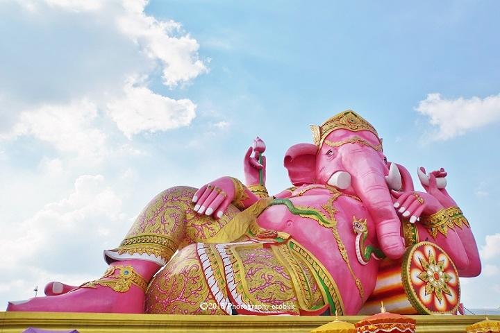 タイ・バンコクからの日帰り旅行 ～パワースポット「ピンクの