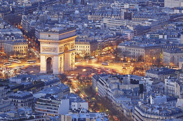 エッフェル塔と並ぶパリのシンボル。凱旋門の観光ポイント | 地球の歩き方