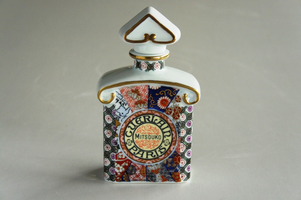 ゲランの香水『ミツコ』有田焼スペシャルボトル誕生！｜有田観光協会
