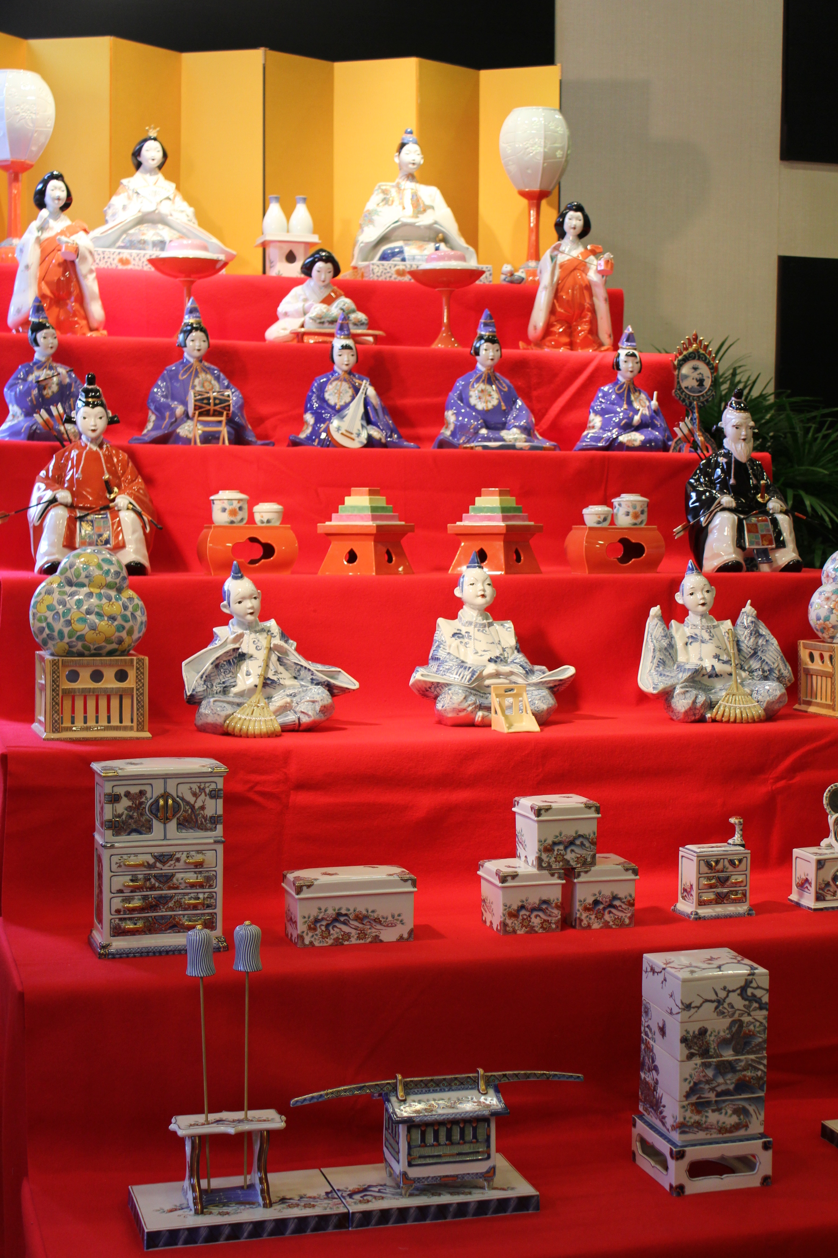 1月28日(土)より「世界最大の磁器製座りびな七段飾り」先行展示開始
