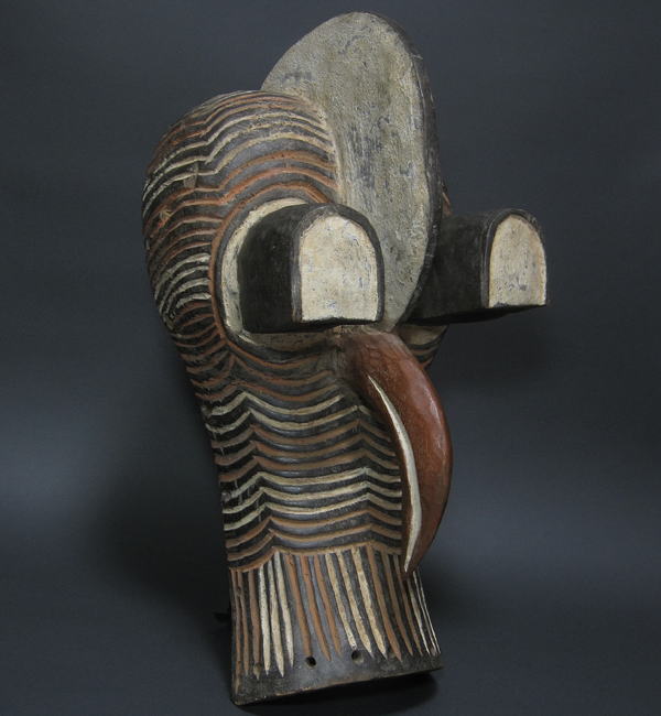 バソンゲのマスク<アフリカの仮面(木彫り)：アフリカ雑貨アザライ
