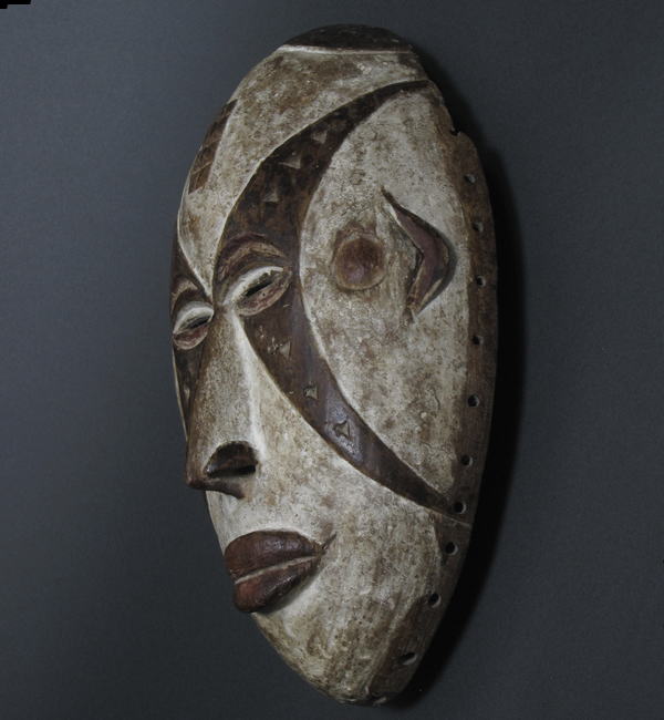 乙女の精霊の仮面<アフリカの仮面(木彫り)：アフリカ雑貨アザライ
