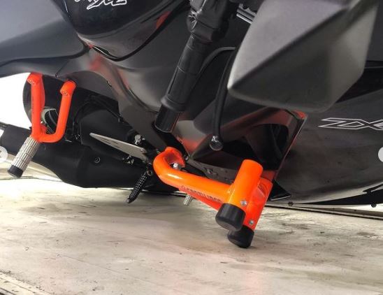 ZX-6R(09-22) スライダー付 エンジンガードで車体をガード｜AxxL