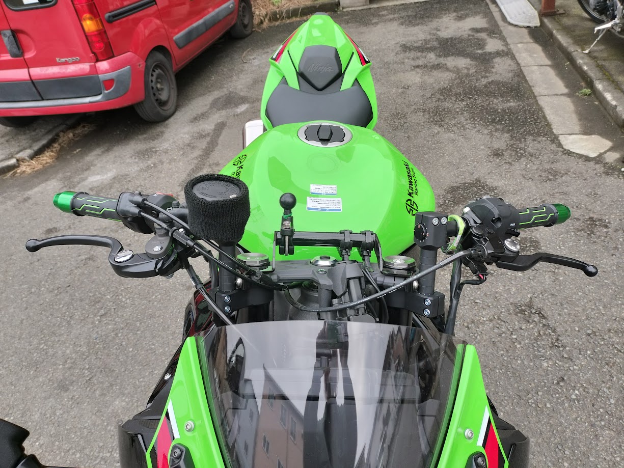 ZX6R (19-23) のポジションを改善できるフルキット| AxxL