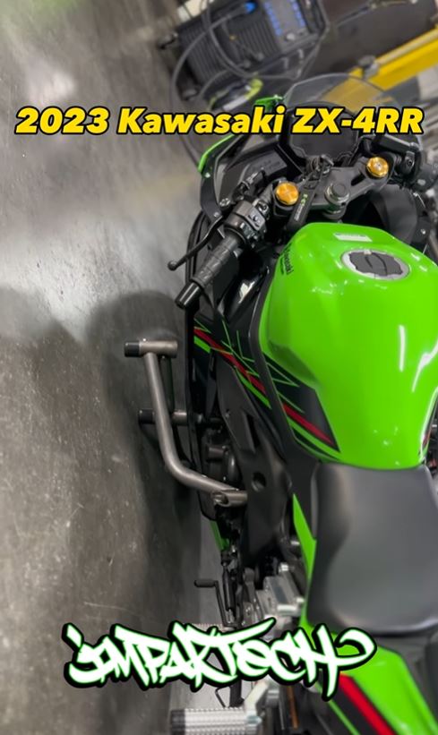 ZX4R デザインが美しい IMPAKTECH製 スタントケージ｜AxxL