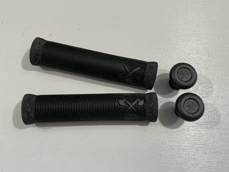 Demolition Axes Grip [Flange Less] - BMX SHOP CAVE