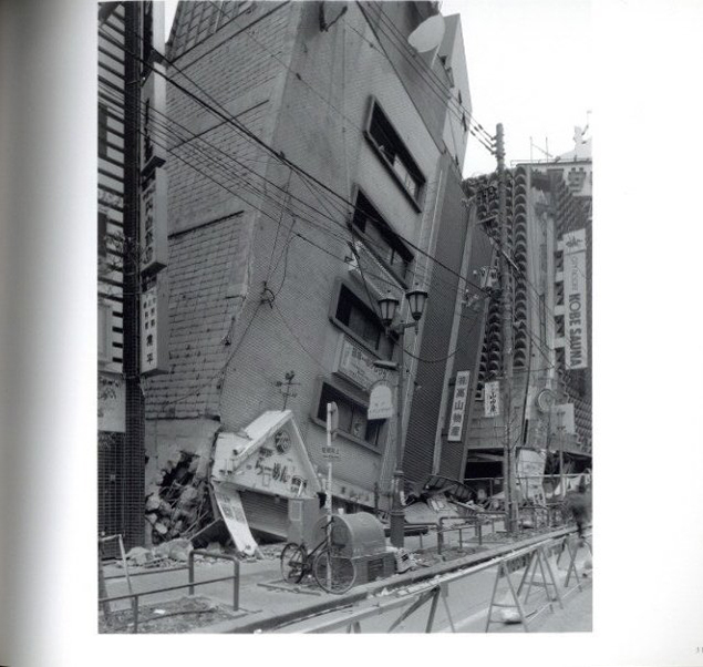 Kobe 1995: The Earthquake Revisited / 写真：宮本隆司 序文：多木