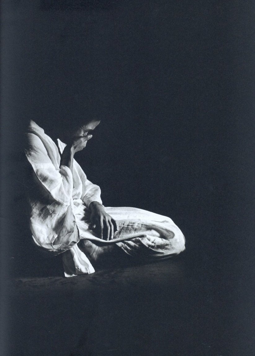 鎌鼬 普及版 / 写真：細江英公 舞踏：土方巽 序文：瀧口修造 造本