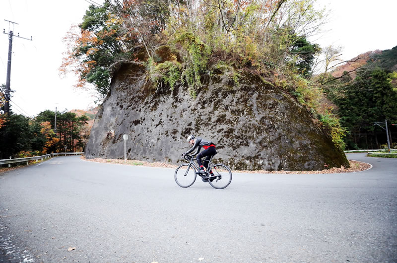 寒い季節もビブショーツで乗り越えたい! dhb Aeron Equinoxビブ