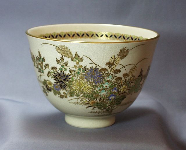 十五代 沈壽官 作 白薩摩盛金秋草図茶碗 商品詳細｜ギャラリービーンズ