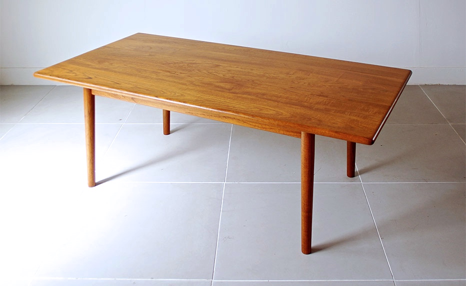 Bellbet | Coffee table by Hans J. Wegner for GETAMA