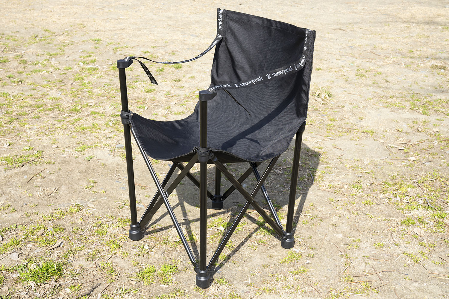 あのスノーピークの名作が復刻！中でもオールブラックの男前なチェアを