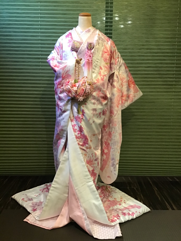 人気！かわいいブーケの打掛🌸 | 結婚式の衣装、成人式・お宮参り