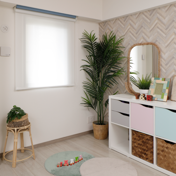 おしゃれなリゾートインテリア ブルーのロールスクリーン＆バーチカル