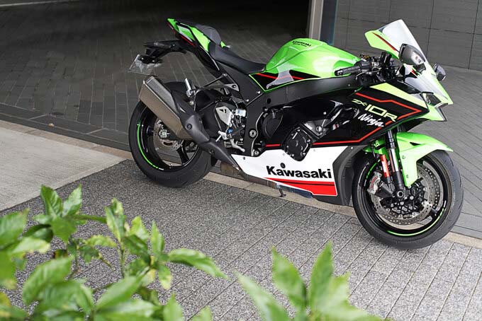 カワサキ ニンジャ ZX-10R 試乗記】銀河系最強の実力を誇る量産型