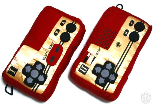 バンプレスト：Nintendo スーパーDX ファミコンコントローラークッション