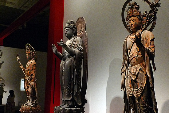 第395回 重厚、畏怖の仏像、東京に現る－「神護寺展」薬師如来