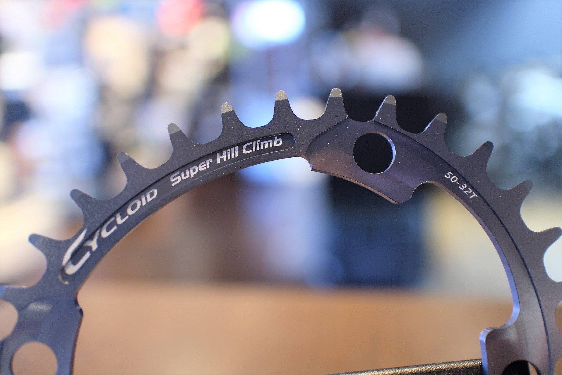 50-32Tで上りが楽になる！スギノ非真円チェーンリング「CYCLOID SHC