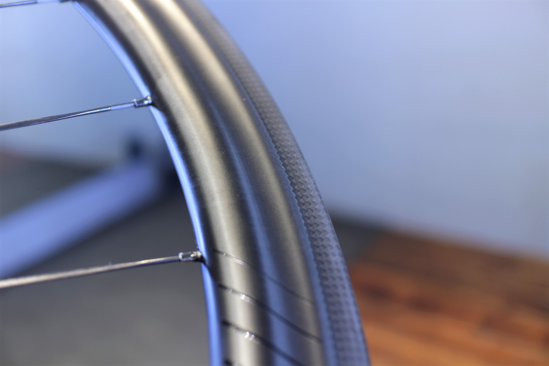 FFWDカーボンホイール F4D-FCC DT350 世界限定オイルカラー発売