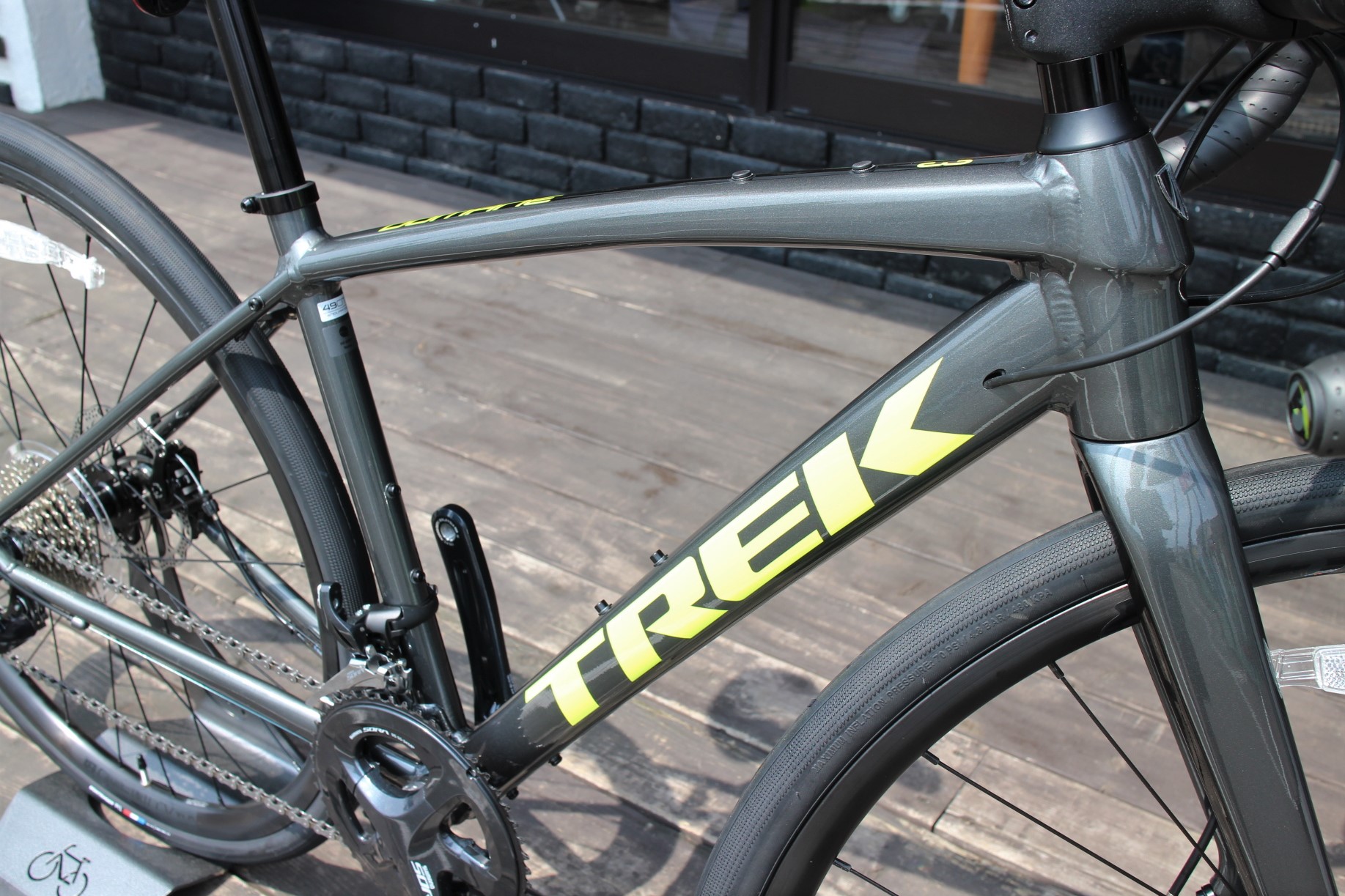 トレック 2021年 Domane AL3 Disc グラベル性能を受け継いだ万能ロード