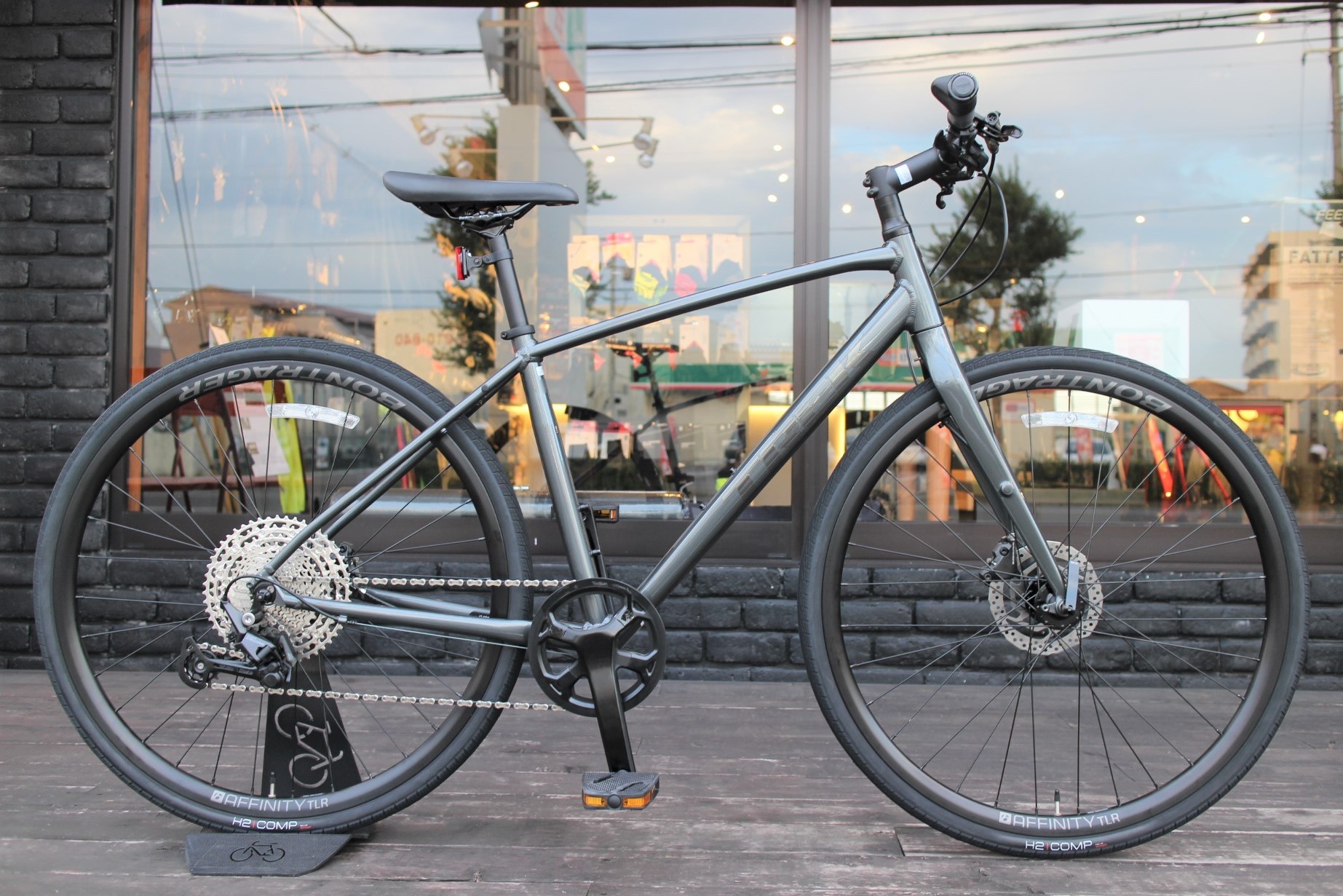 トレック 2021年 FX4 Disc フロントシングルに進化した高性能クロス