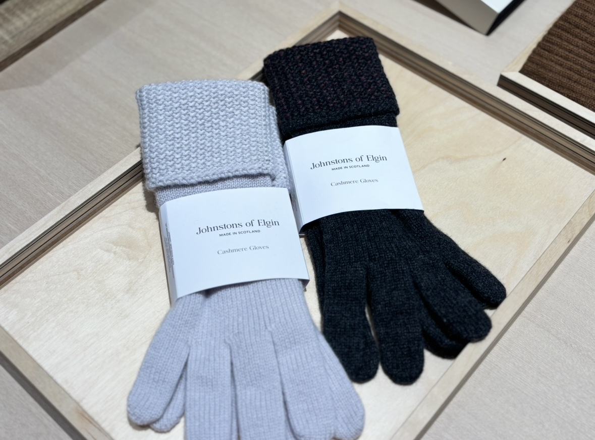 Johnstons of Elgin】クリスマスギフトに選びたい温かな冬アイテム