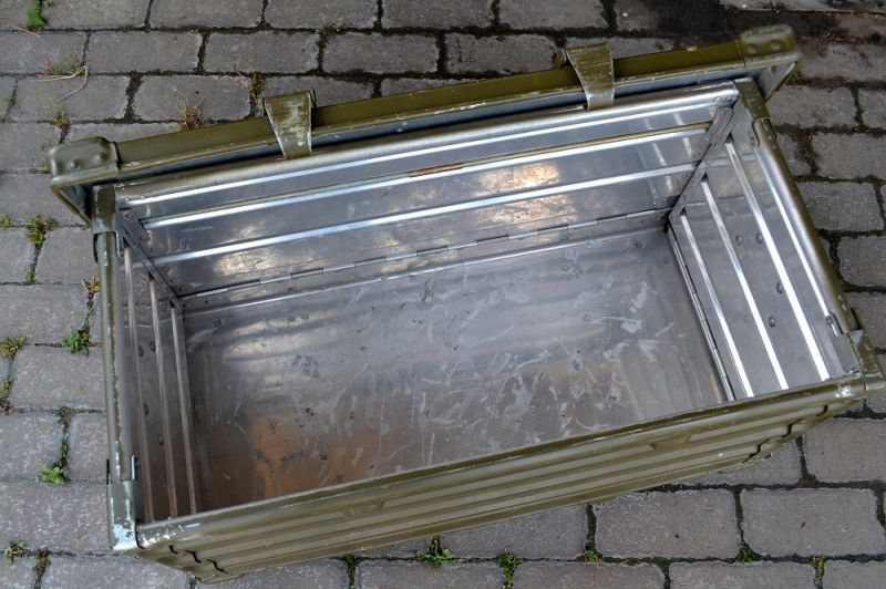 ドイツZARGES社イギリス軍折り畳みアルミコンテナ - ガジェットモード