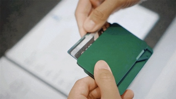 世界が注目！日本初上陸の薄型カードケース「Mech Wallet」が話題